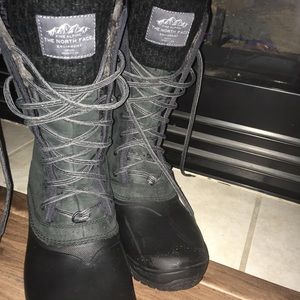 The North Face Primaloft snow boots